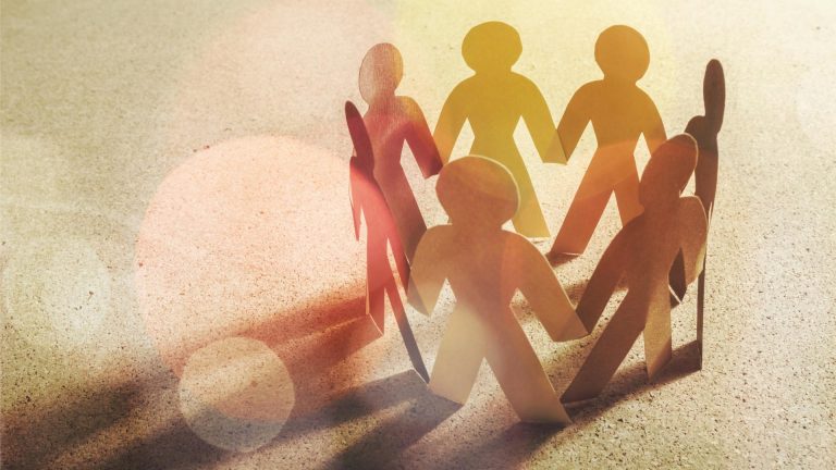 L'eredità del Coronavirus: attenzione ai negozi di quartiere e al senso di comunità